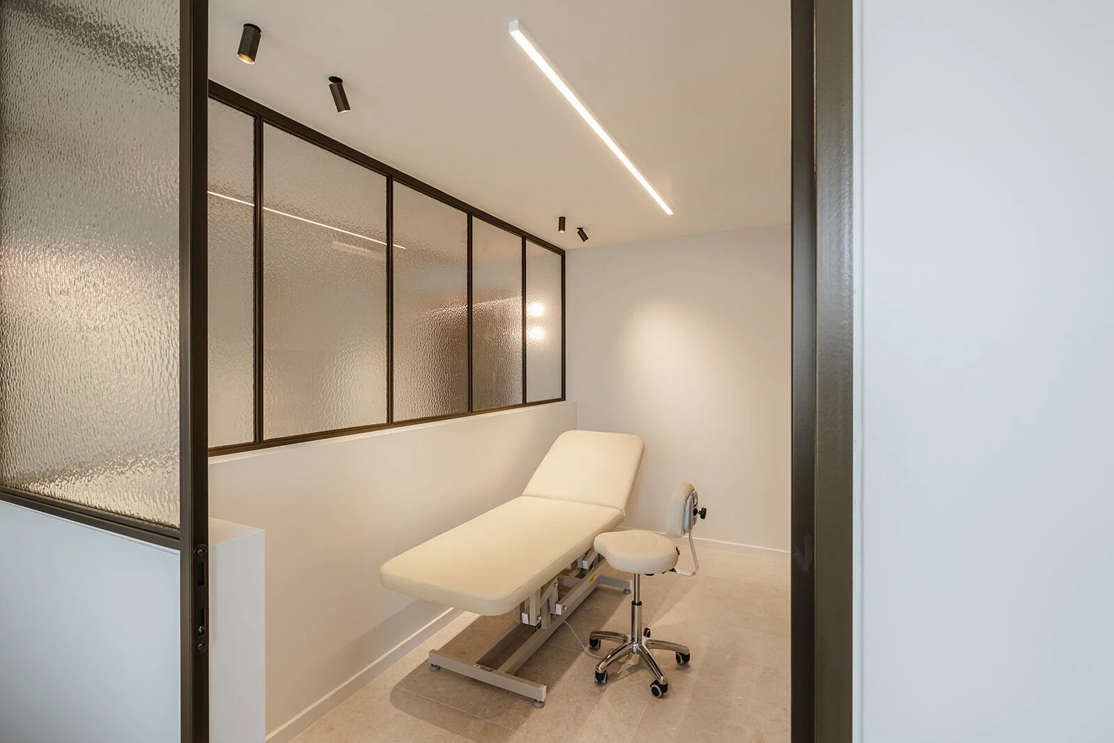 QUALITYLIVING OOGCENTRUMBUGGENHOUT BUROBONITO 30